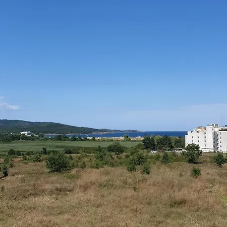 в Апартаменты Приморско
